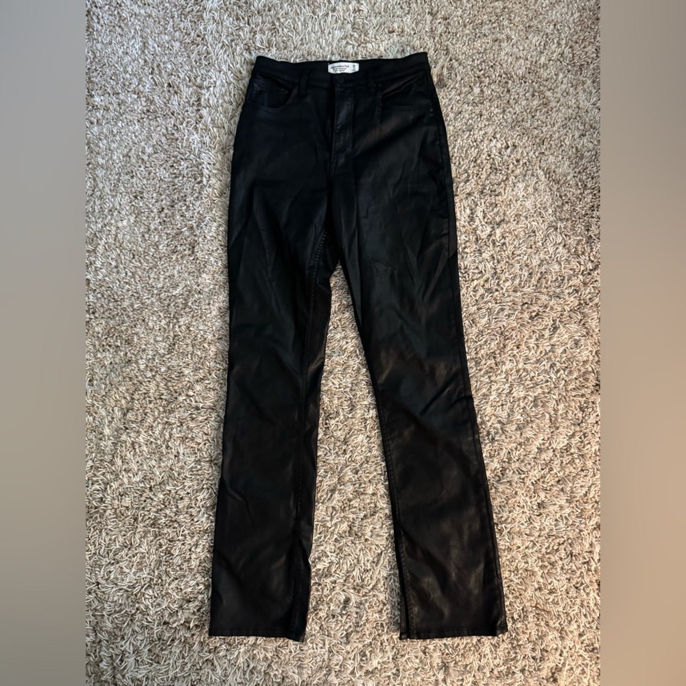 Abercrombie & Fitch The ‘90s Slim Straight Leg Ultra High Rise Curve Love Jeans